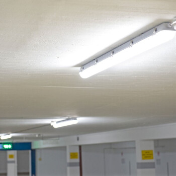 DOTLUX LED-Feuchtraumleuchte MISTRALsensor IP66 1540mm 39W Powerselect 4000K gefrostet mit Radarsensor