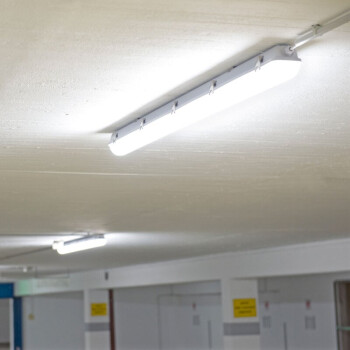 DOTLUX LED-Feuchtraumleuchte MISTRALsensor IP66 1540mm 39W Powerselect 4000K gefrostet mit Radarsensor