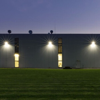 DOTLUX LED-Fluter LENSplus 200W 3000K 30° Abstrahlwinkel