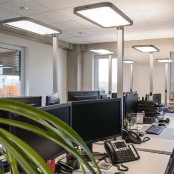realLED LED Büro Stehleuchte Athena  80W 4000K dimmbar mit Sensor grau